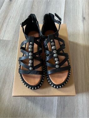 Lucky Brand Black Strappy Sandals with Floral Conchos